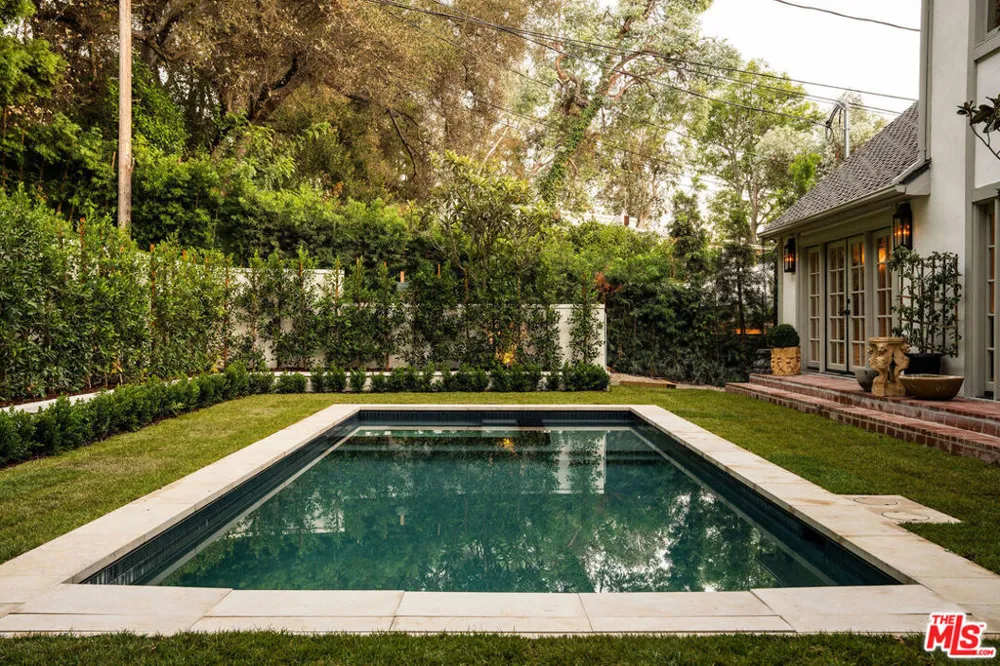 1004 Bundy Drive Los Angeles, CA 90049