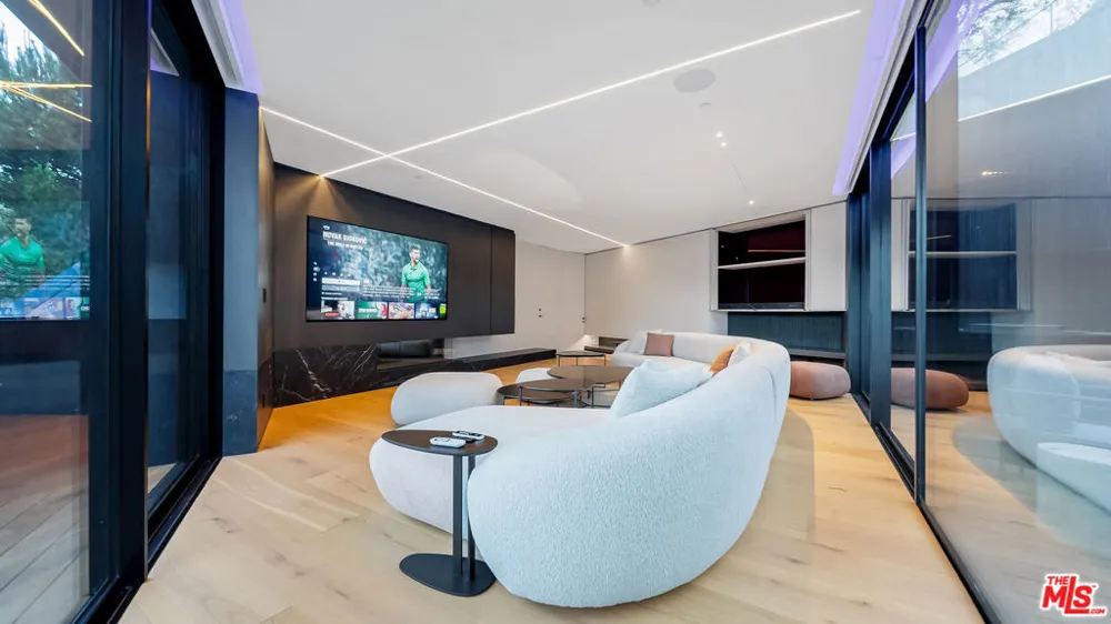 1907 Beverly Drive Los Angeles, CA 90210