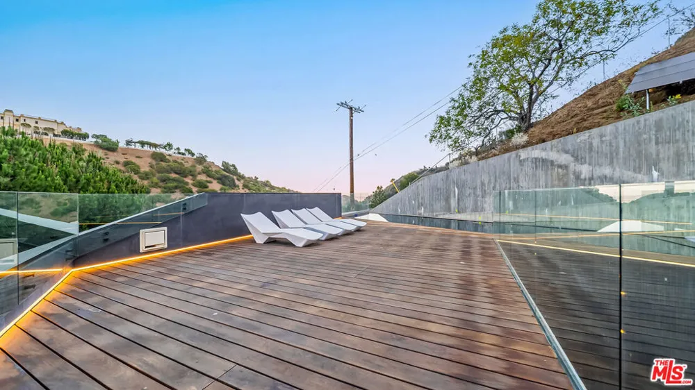 1907 Beverly Drive Los Angeles, CA 90210