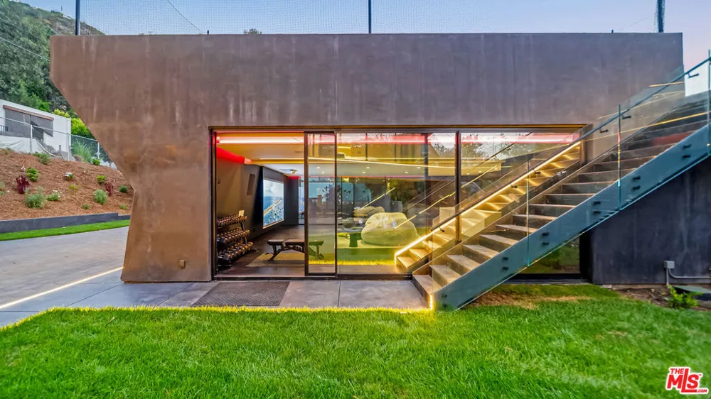 1907 Beverly Drive Los Angeles, CA 90210