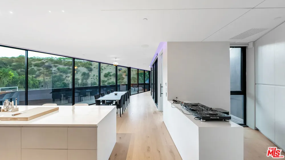 1907 Beverly Drive Los Angeles, CA 90210
