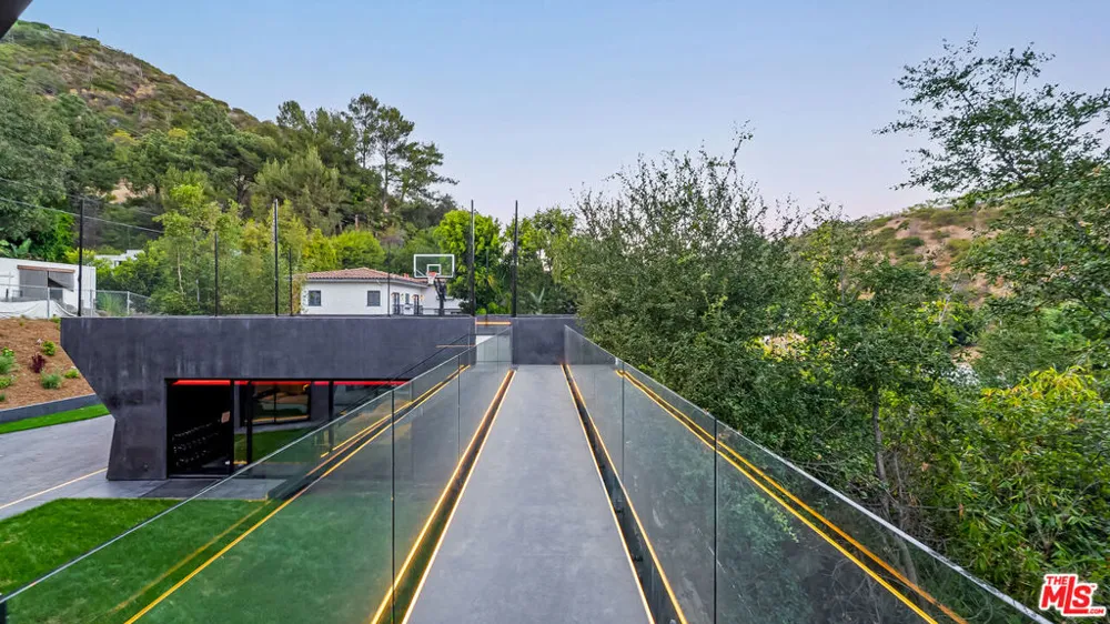 1907 Beverly Drive Los Angeles, CA 90210