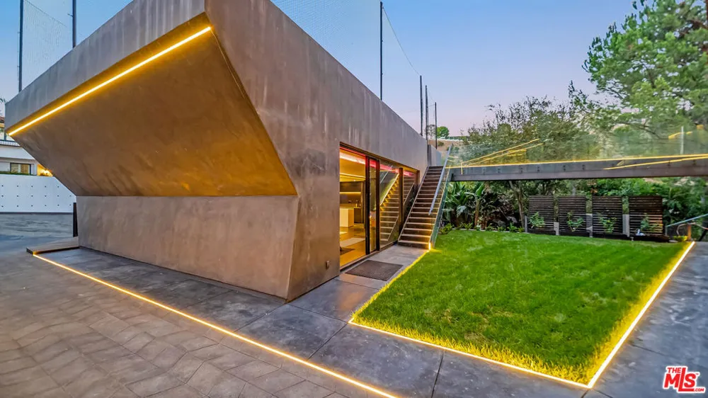 1907 Beverly Drive Los Angeles, CA 90210