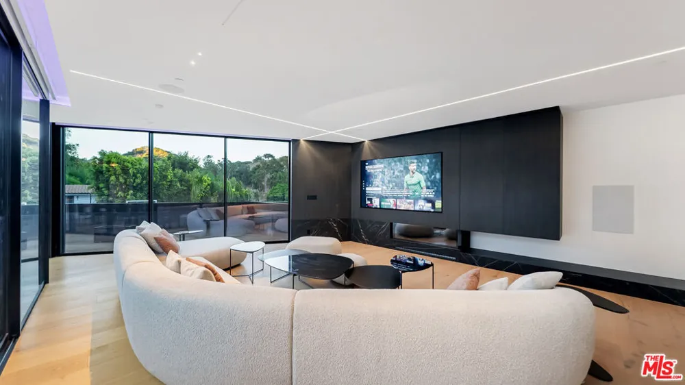 1907 Beverly Drive Los Angeles, CA 90210