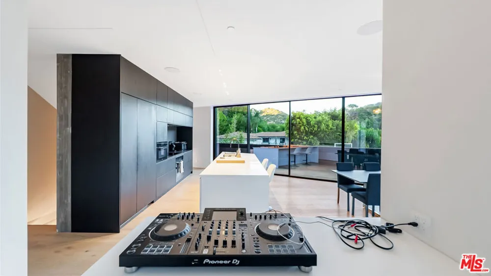 1907 Beverly Drive Los Angeles, CA 90210