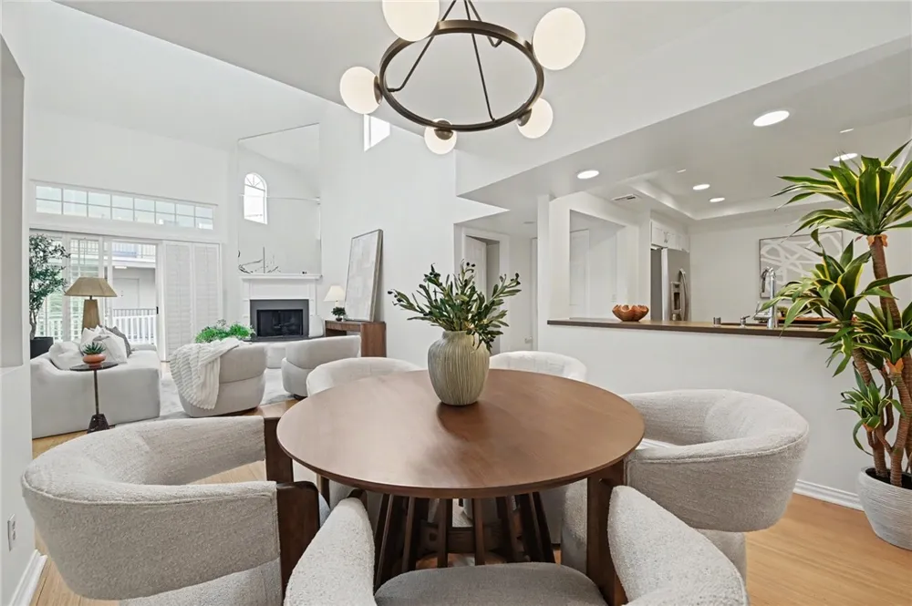 11667 Gorham #304 Los Angeles, CA 90049