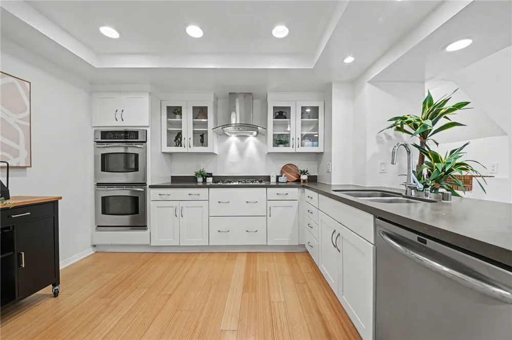 11667 Gorham #304 Los Angeles, CA 90049