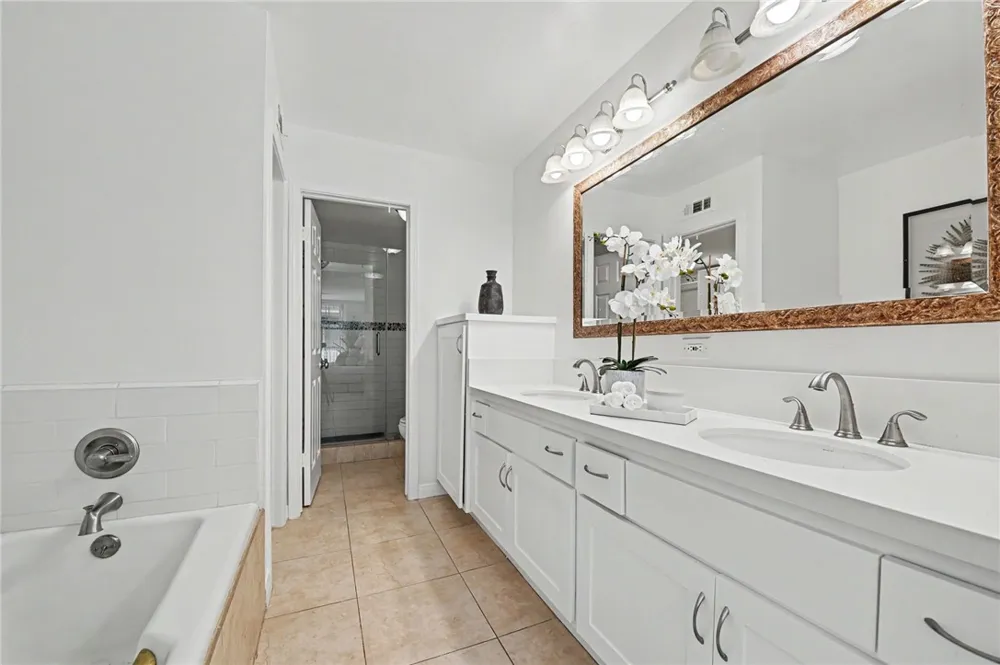 11667 Gorham #304 Los Angeles, CA 90049