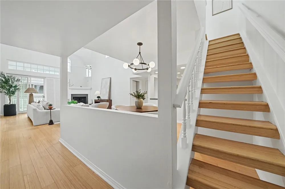 11667 Gorham #304 Los Angeles, CA 90049