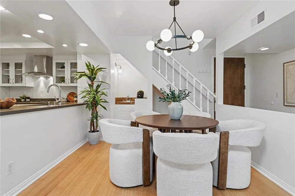 11667 Gorham #304 Los Angeles, CA 90049
