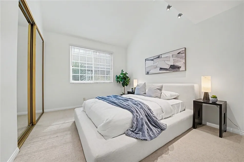 11667 Gorham #304 Los Angeles, CA 90049