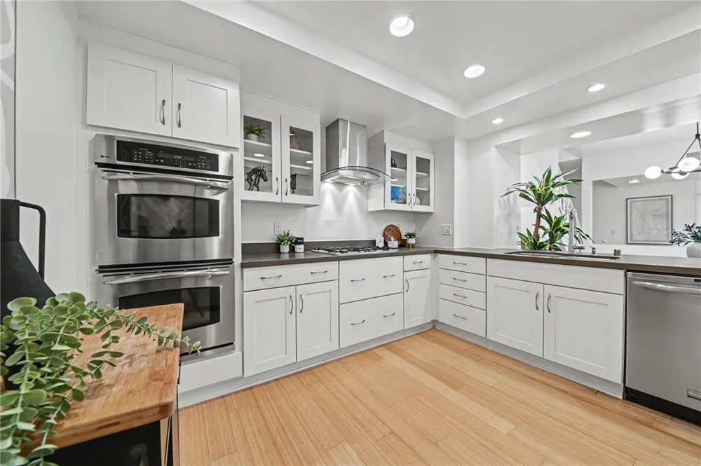 11667 Gorham #304 Los Angeles, CA 90049