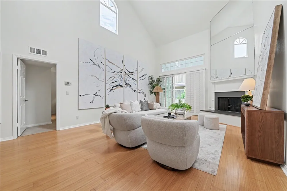 11667 Gorham #304 Los Angeles, CA 90049