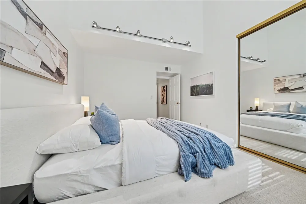 11667 Gorham #304 Los Angeles, CA 90049
