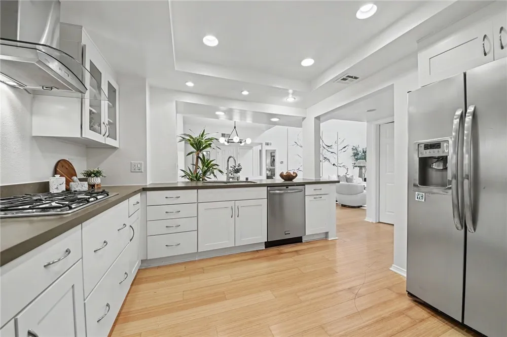 11667 Gorham #304 Los Angeles, CA 90049