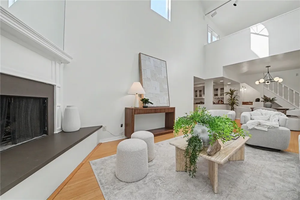 11667 Gorham #304 Los Angeles, CA 90049