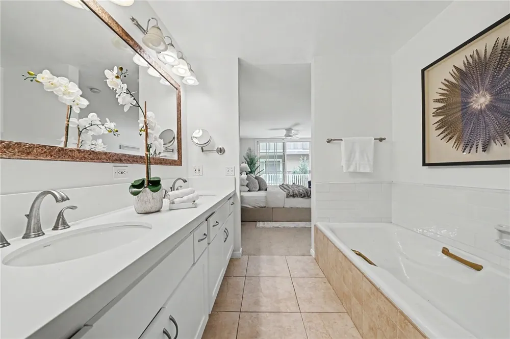 11667 Gorham #304 Los Angeles, CA 90049