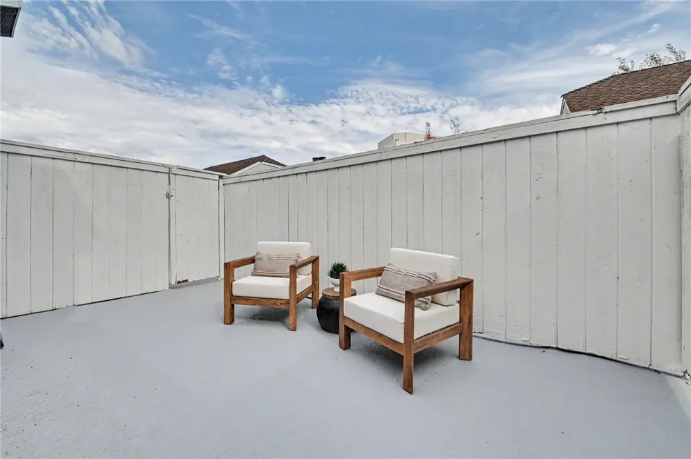 11667 Gorham #304 Los Angeles, CA 90049