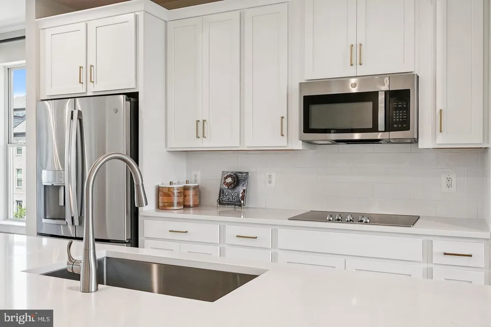 13826 QUARTZ AVENUE Woodbridge, VA 22193