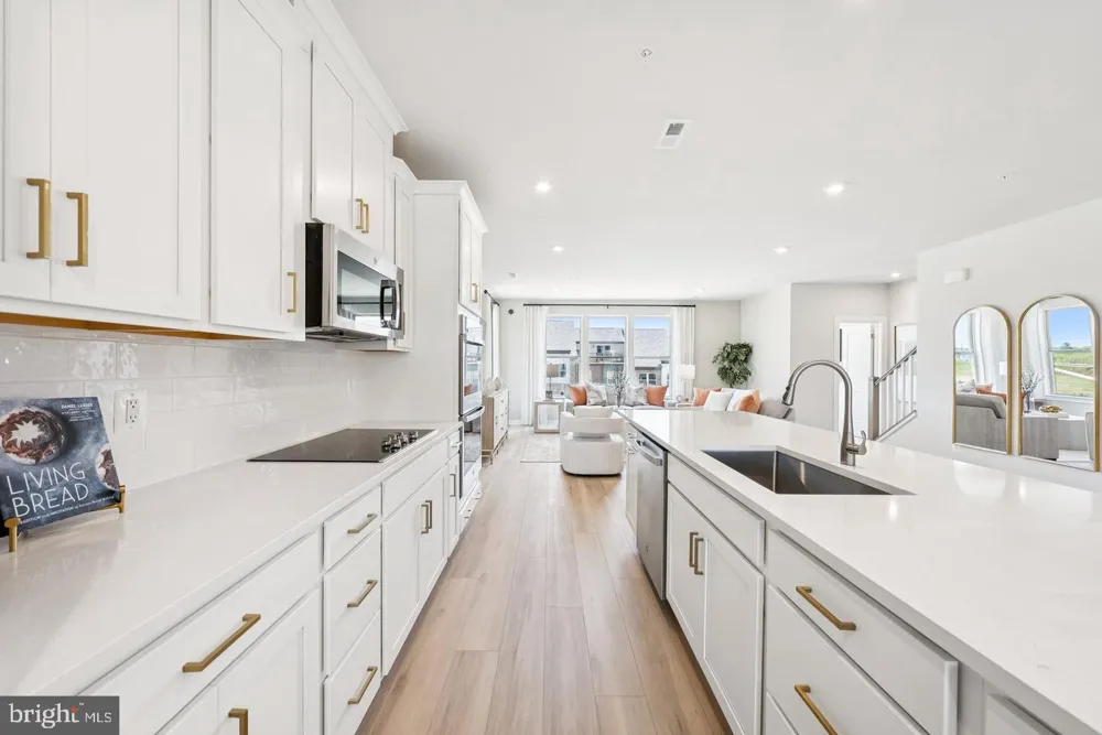 13826 QUARTZ AVENUE Woodbridge, VA 22193