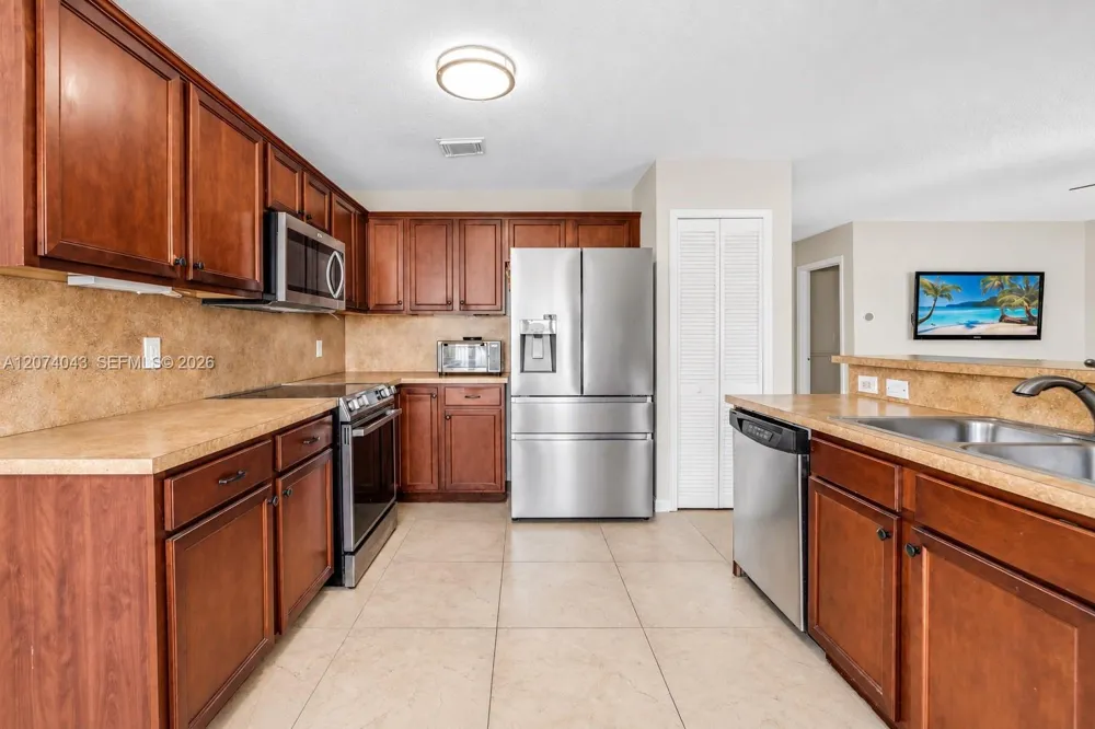 18961 NW 10th Ter Pembroke Pines, FL 33029