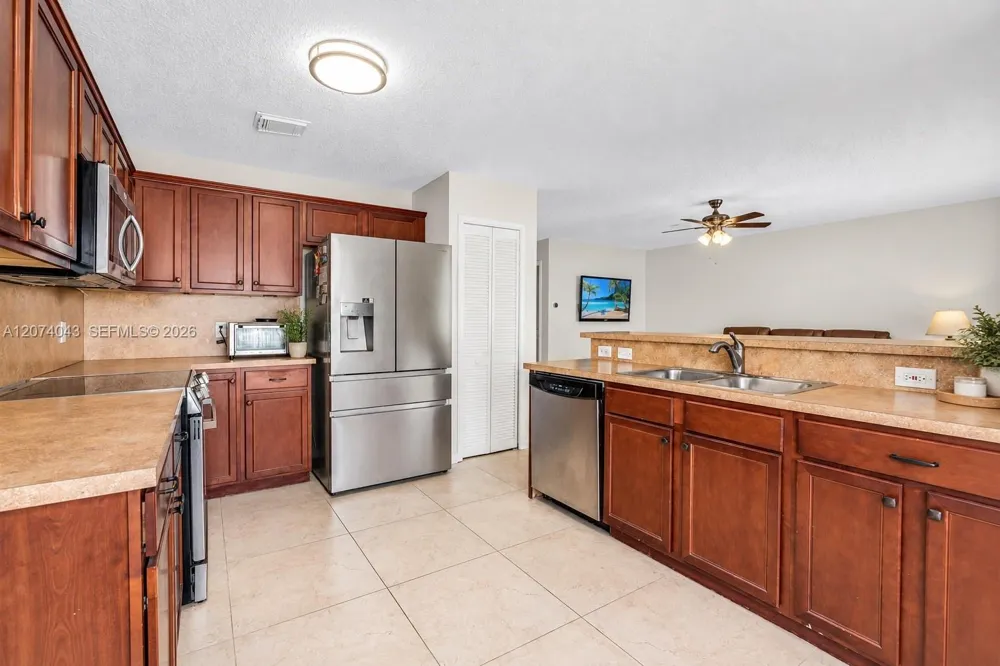 18961 NW 10th Ter Pembroke Pines, FL 33029