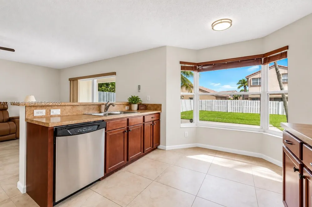 18961 NW 10th Ter Pembroke Pines, FL 33029