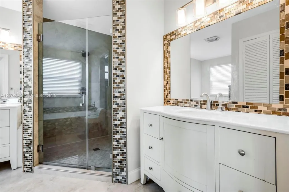 18961 NW 10th Ter Pembroke Pines, FL 33029