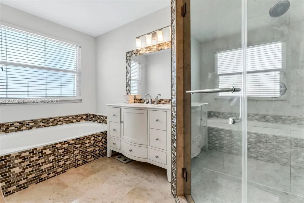 18961 NW 10th Ter Pembroke Pines, FL 33029