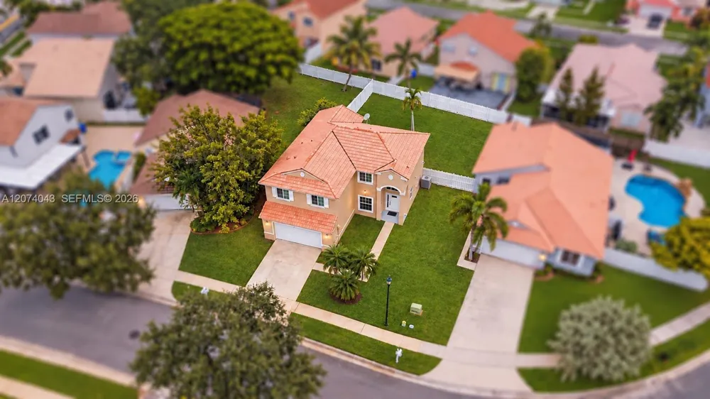 18961 NW 10th Ter Pembroke Pines, FL 33029