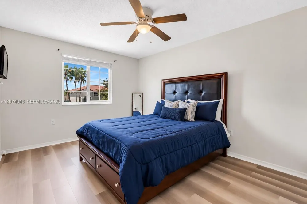 18961 NW 10th Ter Pembroke Pines, FL 33029