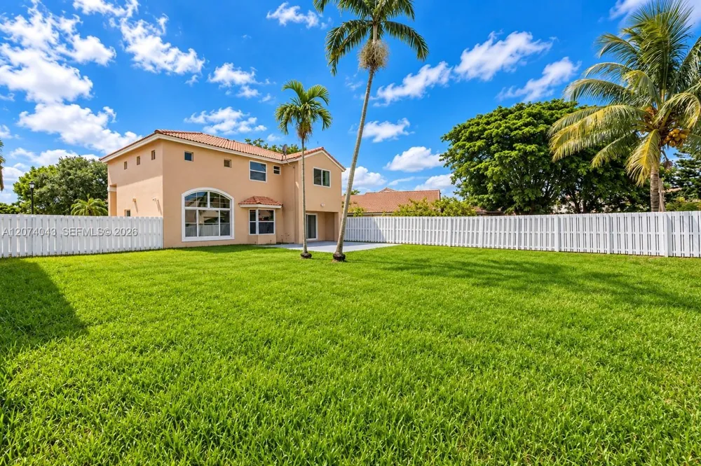 18961 NW 10th Ter Pembroke Pines, FL 33029