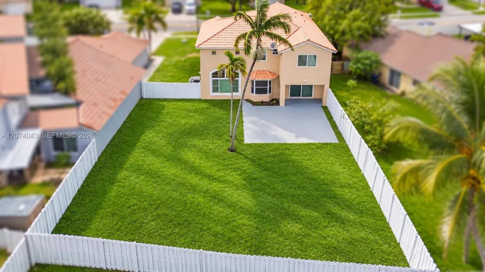 18961 NW 10th Ter Pembroke Pines, FL 33029