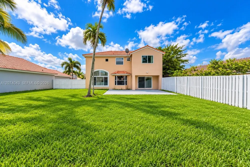 18961 NW 10th Ter Pembroke Pines, FL 33029