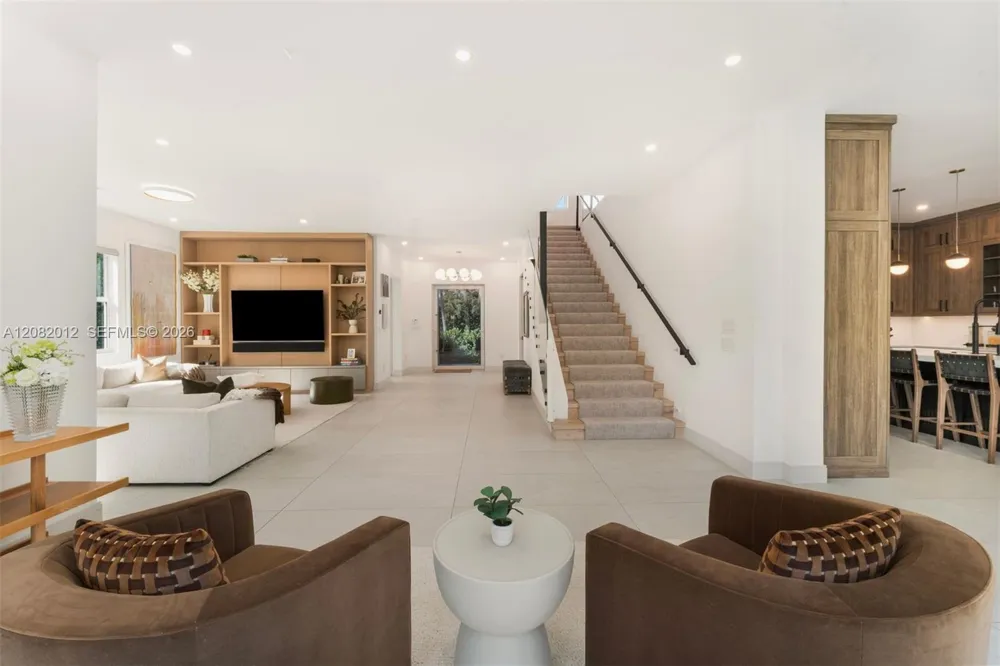 2181 Bay Rd Miami Beach, FL 33140