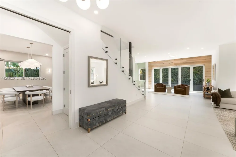 2181 Bay Rd Miami Beach, FL 33140