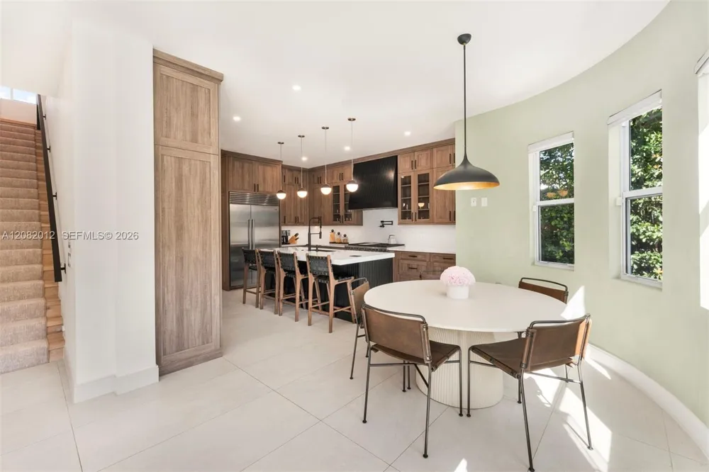 2181 Bay Rd Miami Beach, FL 33140