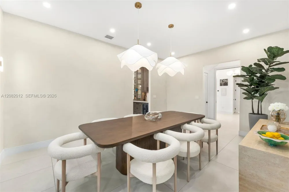 2181 Bay Rd Miami Beach, FL 33140