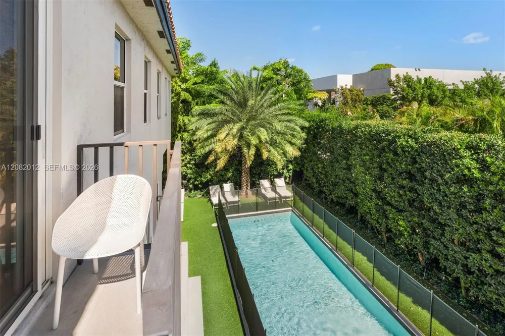2181 Bay Rd Miami Beach, FL 33140