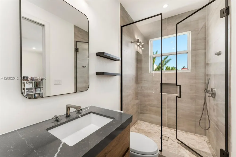 2181 Bay Rd Miami Beach, FL 33140