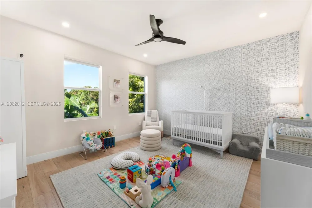 2181 Bay Rd Miami Beach, FL 33140