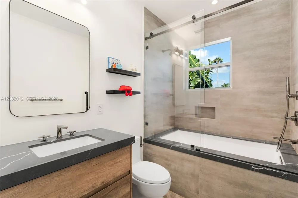 2181 Bay Rd Miami Beach, FL 33140
