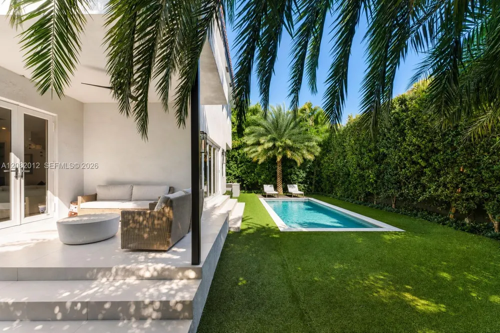 2181 Bay Rd Miami Beach, FL 33140