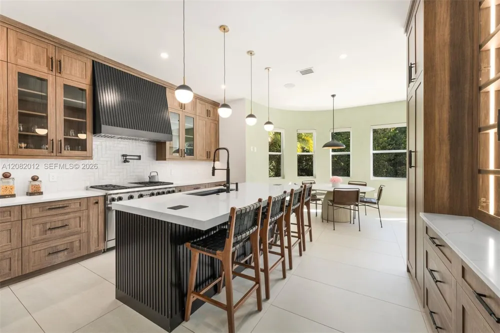 2181 Bay Rd Miami Beach, FL 33140