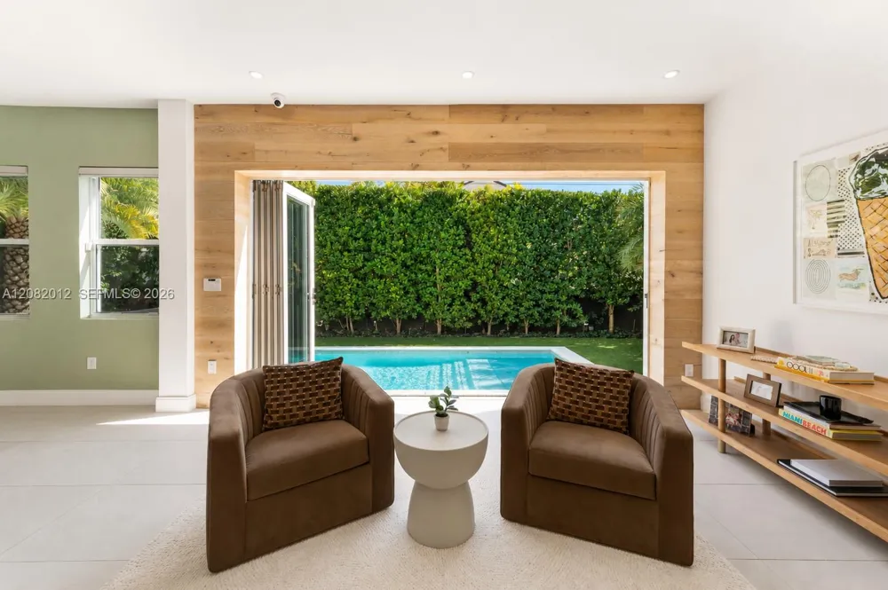 2181 Bay Rd Miami Beach, FL 33140