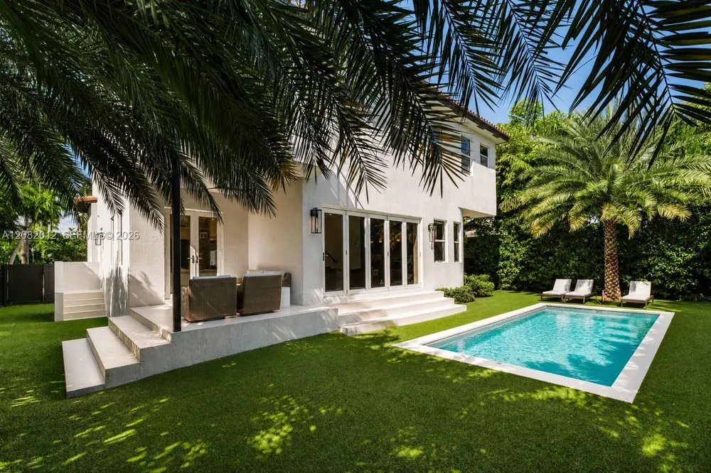 2181 Bay Rd Miami Beach, FL 33140