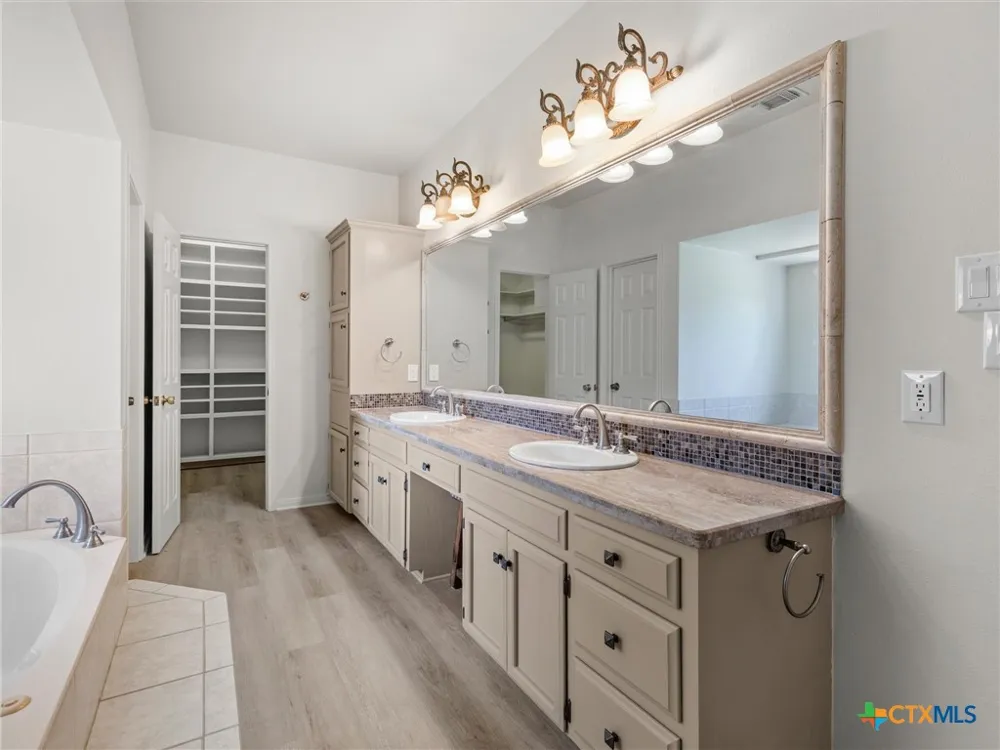 2252 Waterford Grace New Braunfels, TX 78130