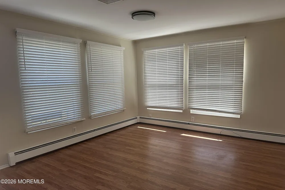 182 Bonaire Drive Toms River, NJ 08757