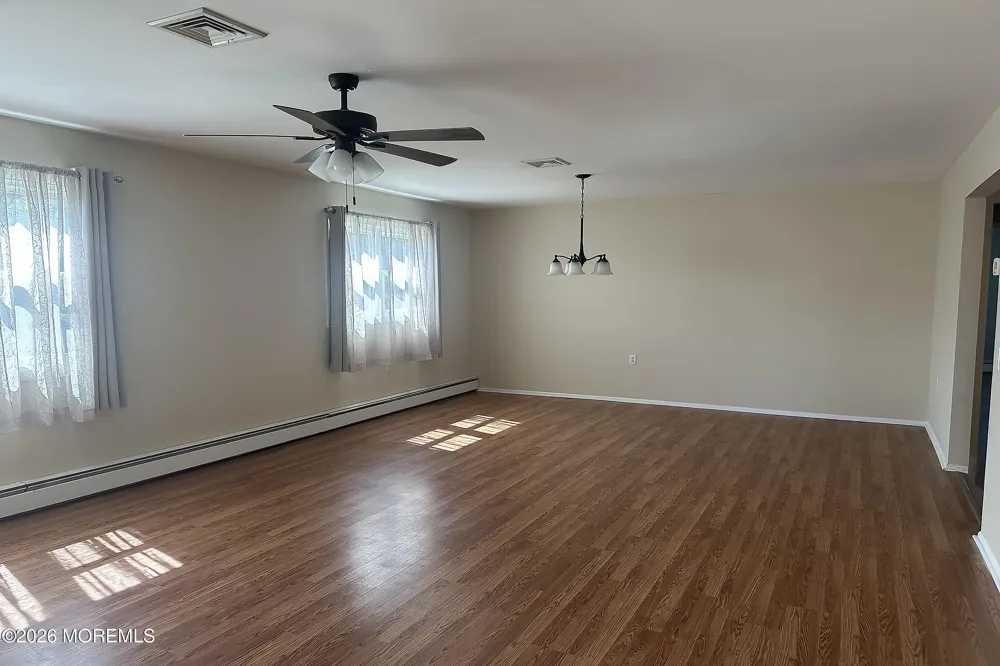 182 Bonaire Drive Toms River, NJ 08757