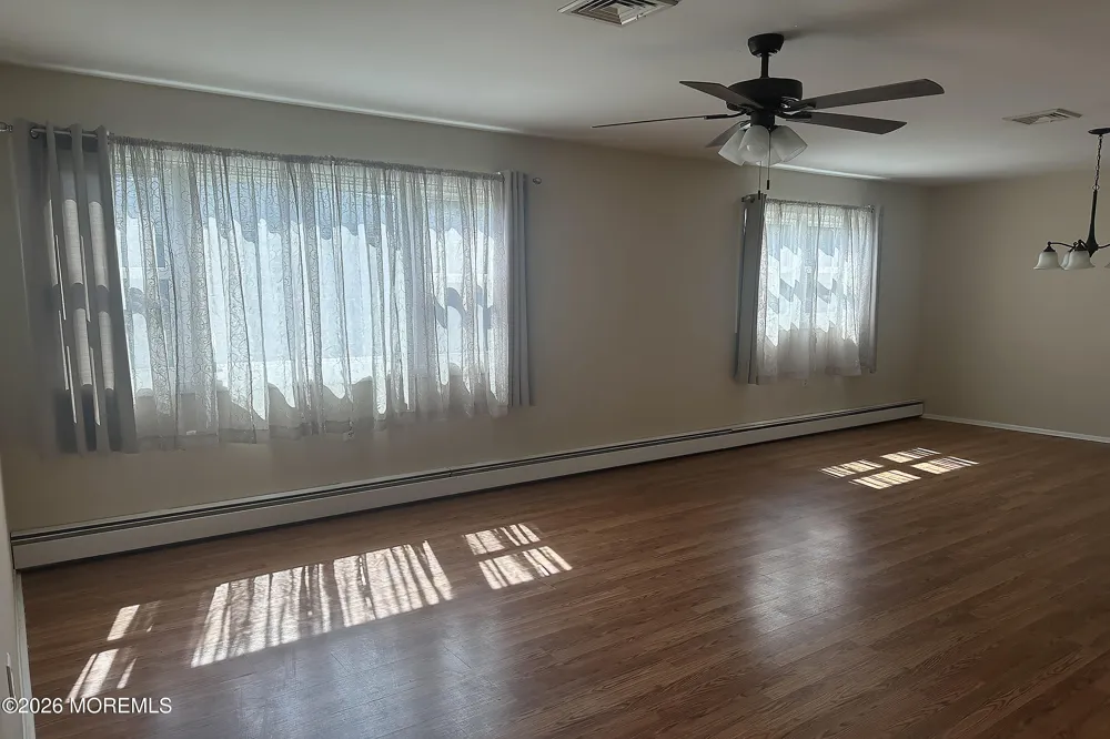 182 Bonaire Drive Toms River, NJ 08757